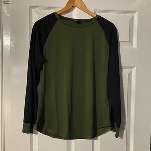 SHEIN Green and Black Long Sleeve Tee
